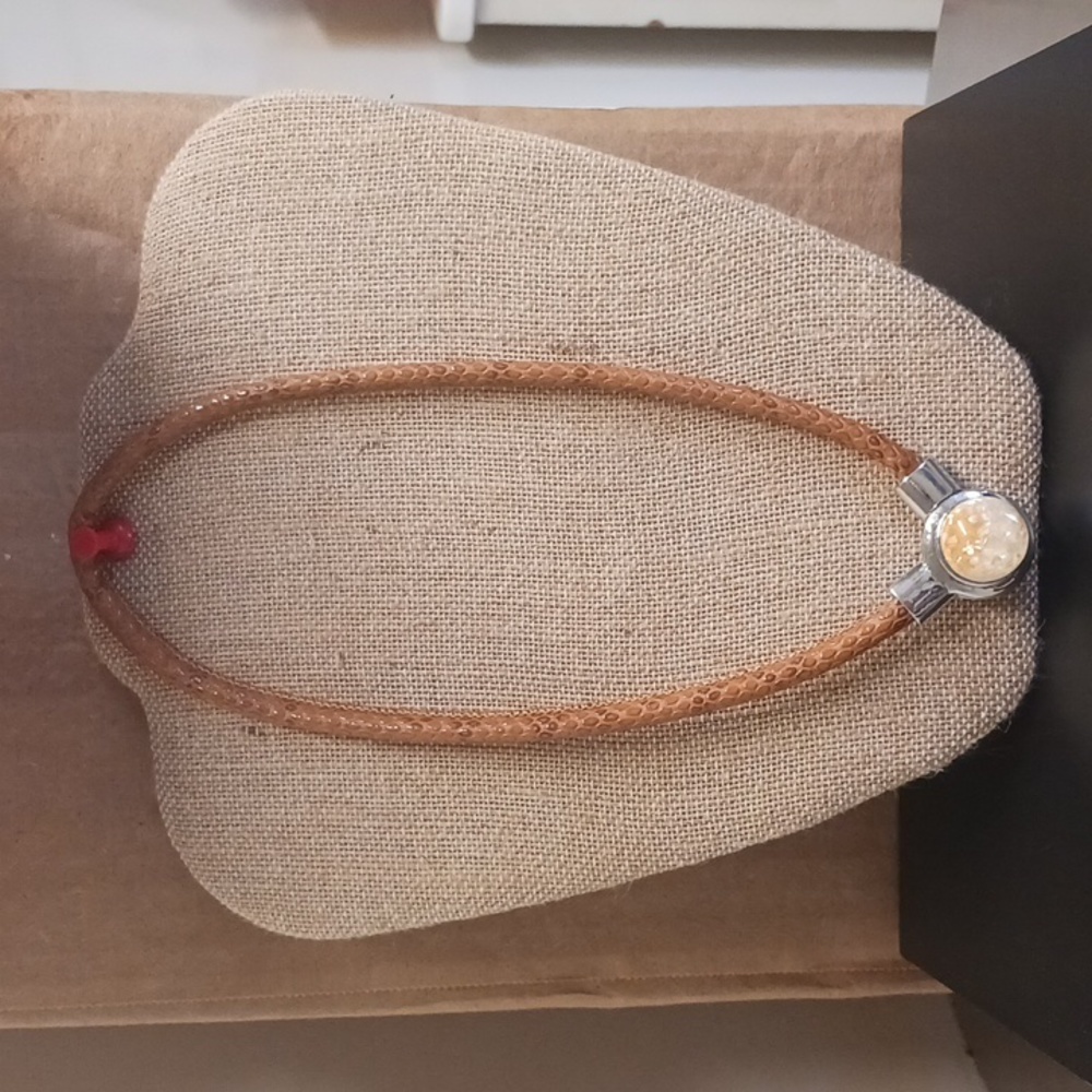 NWOT Leather interchangeable snap necklace. NWOT